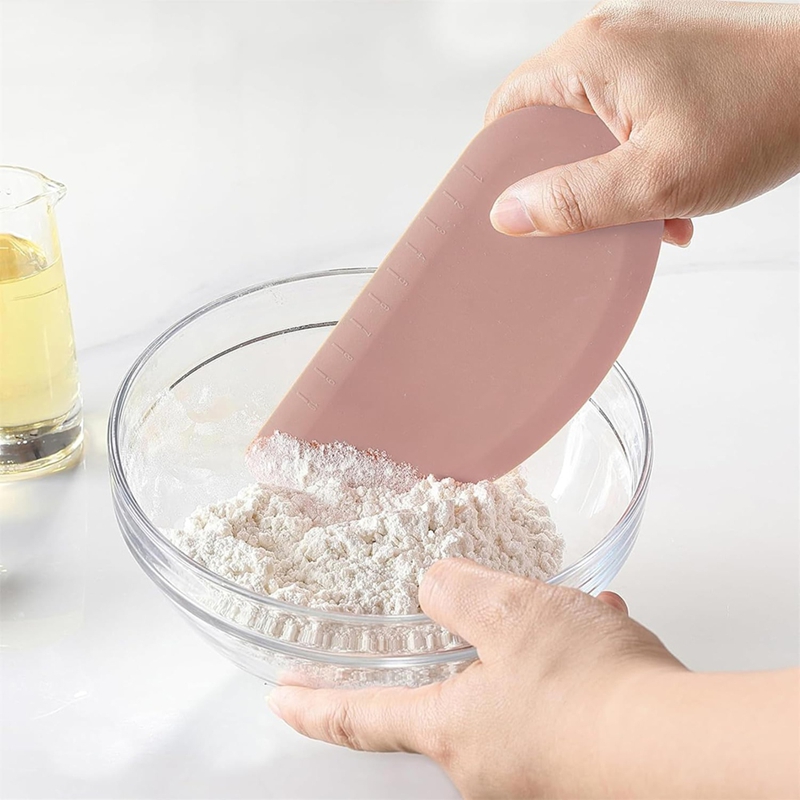 シリコンボウルスクレーパー 柔軟な曲線エッジ 食品グレード  - Dough Scraper Curved のレビューと価格