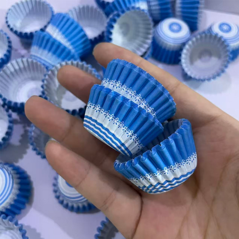 200個/500個/1000個 ブルーフラワーミニケーキペー - Mini Kitchen Baking のレビューと価格
