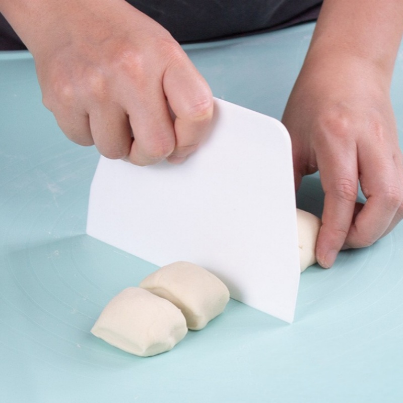 1 個便利な湾曲したクリームスパチュラ DIY ペストリーカ - Dough Scraper Curved のレビューと価格