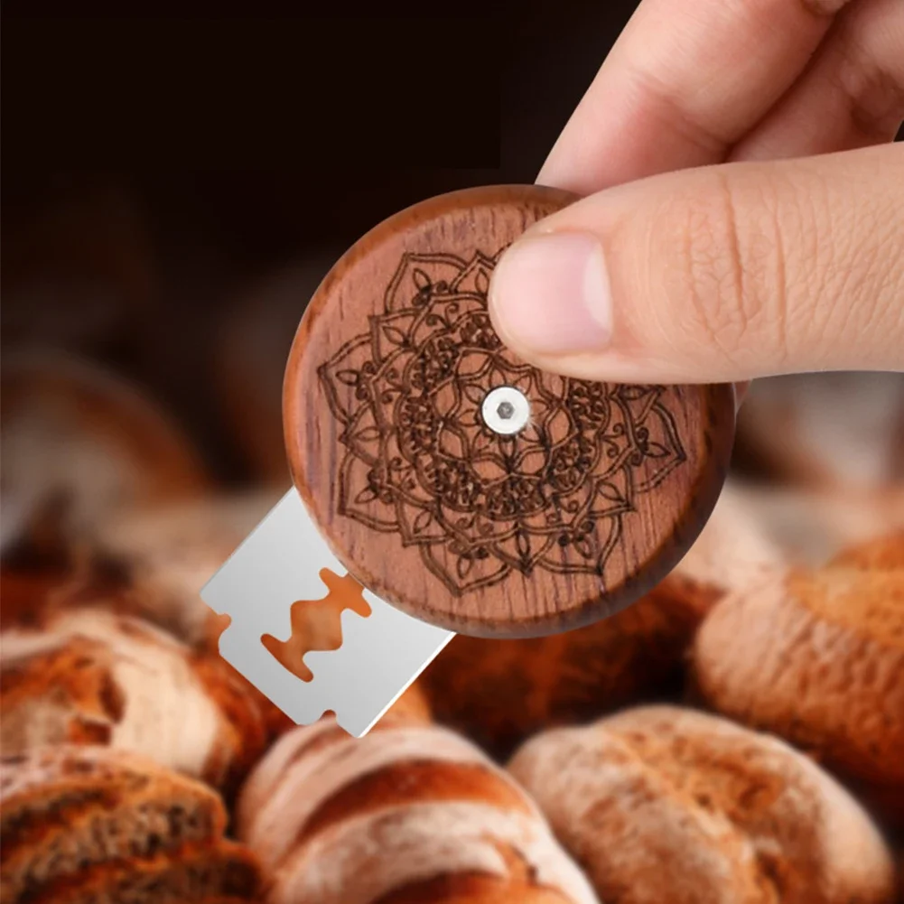 パン屋用ラメツール 木製スクレーパー パンナイフ/スライサー - Dough Scraper Curved のレビューと価格