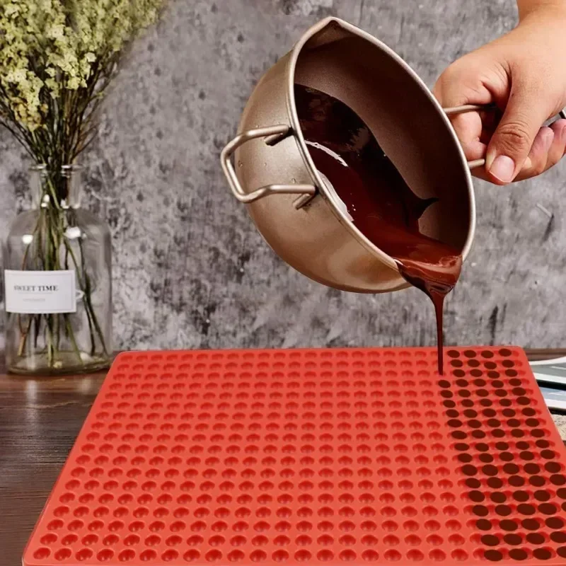ミニラウンドシリコンベーキングモールド、チョコレートドロップ - Mini Kitchen Baking のレビューと価格