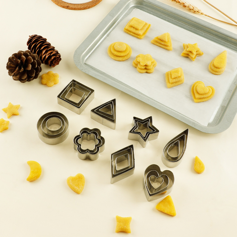 12/30 個ステンレス鋼ミニクッキーカッターセット幾何学的 - Mini Kitchen Baking のレビューと価格