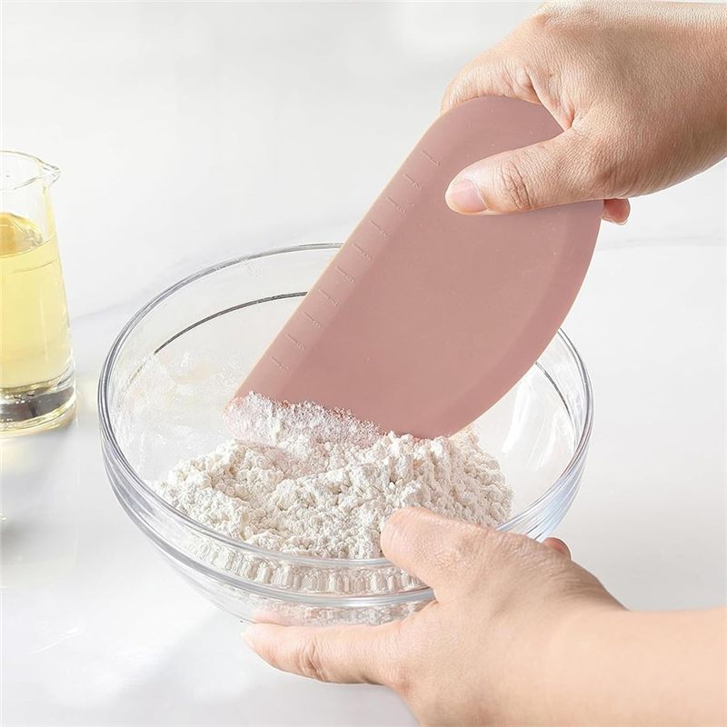 AEE2-シリコンボウルスクレーパー 柔軟な曲線エッジ 食品 - Dough Scraper Curved のレビューと価格